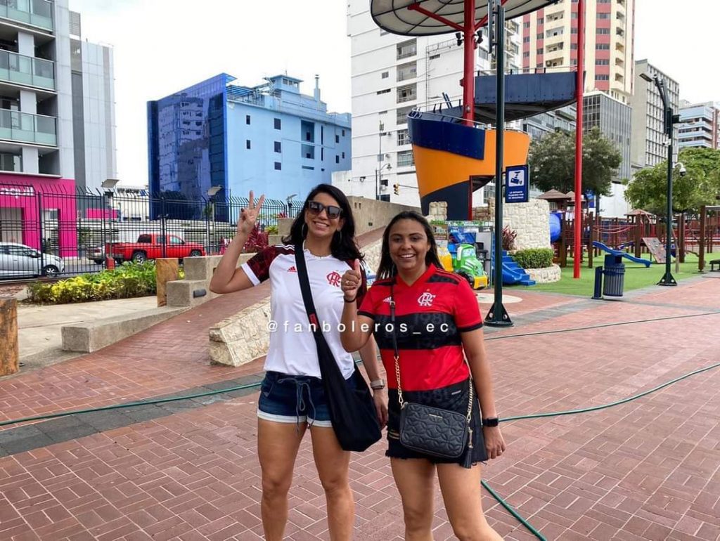 FB IMG 1666831898285 Oficialmente la ciudad de Guayaquil ya tiene ambiente de final de la Copa Libertadores, luego de que por la noche de ayer una marea de hinchas del Flamengo, se tomaran los bares y restaurantes del Puerto Santa Ana.