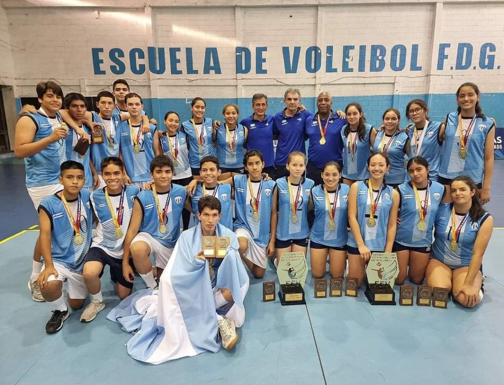 FB IMG 1667231194822 Las selección de voleibol del Guayas en su rama masculina y femenina se coronaron campeones del Campeonato Nacional Menores que reunió a las provincias de Pichincha, Manabí y Esmeraldas.