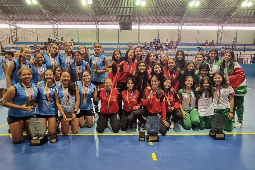 image editor output image 801289553 1667232095267 Las selección de voleibol del Guayas en su rama masculina y femenina se coronaron campeones del Campeonato Nacional Menores que reunió a las provincias de Pichincha, Manabí y Esmeraldas.