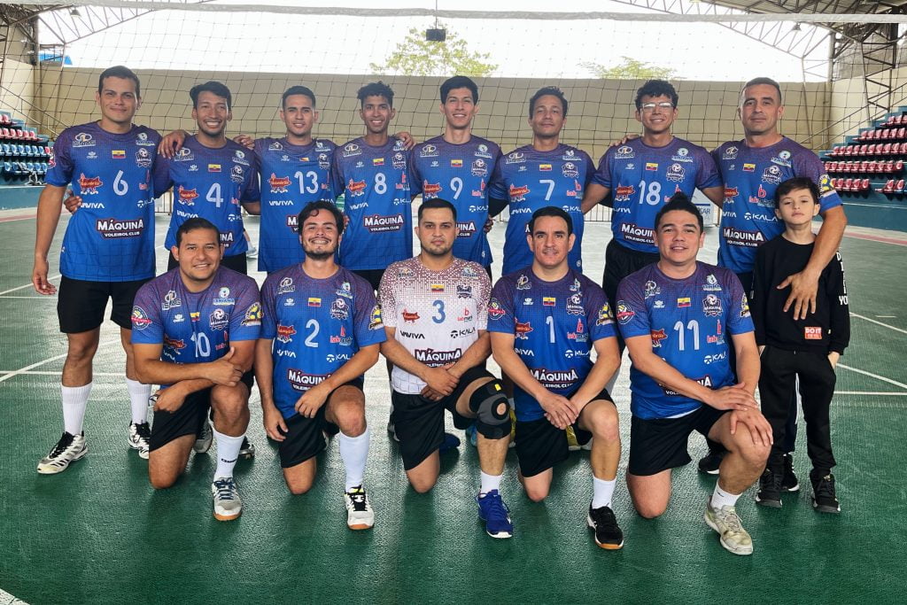 0c83e34c f602 4e45 be52 a6328aac0a80 1 El Club Máquina de voleibol el día de ayer disputó los 4tos de final de la Super Copa, venció 3×0 con marcadores de 25 a 22 /25 a 22 /27 a 25 al club PUCE de Quito.