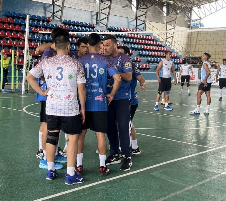 image 2 El Club Máquina de voleibol el día de ayer disputó los 4tos de final de la Super Copa, venció 3×0 con marcadores de 25 a 22 /25 a 22 /27 a 25 al club PUCE de Quito.