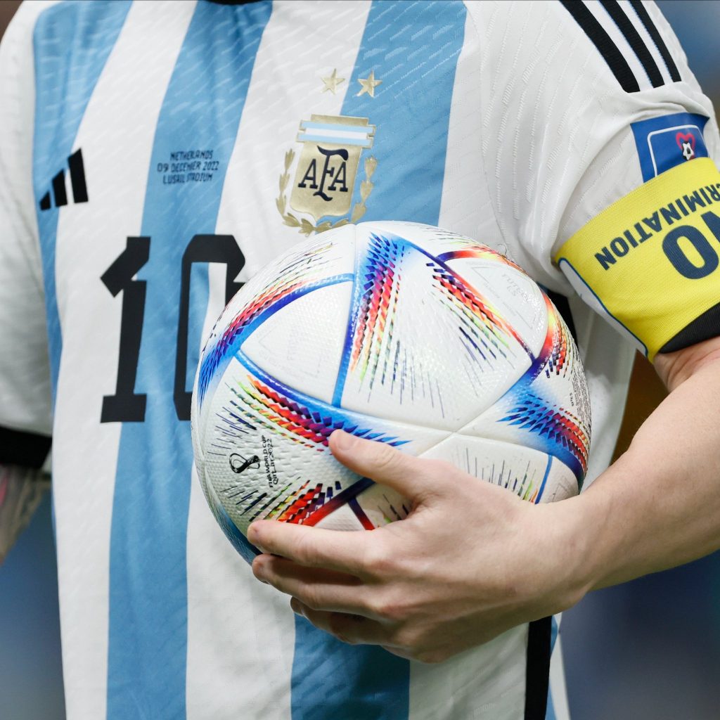 img 2679 Argentina y Países Bajos empatan 2-2 en un emocionante partido que se define en penales. Messi y Di María brillan en un encuentro lleno de acción en los tiempos extras.