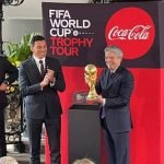 FB IMG 1667245948613 2 Eso es lo que posteó la cuenta oficial del ministerio del deporte en el evento organizado por Coca-Cola dónde dónde se exhibe la copa del Mundo. El presidente de la República Guillermo Lasso estuvo presente y levantó copa del mundo.