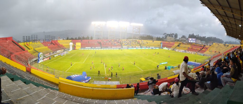 FYYiNAHWYAIJYNU 1 1024x439 1 ¡La final de la LigaPro Betcris 2022 entre Aucas y Barcelona se jugará en el Estadio Gonzalo Pozo Ripalda de Chillogallo! ¡El ‘Papá’ se mantendrá en su escenario deportivo y contará con hinchada visitante en este emocionante encuentro! ¡Entérate de más detalles en la rueda de prensa y redes sociales del Club!