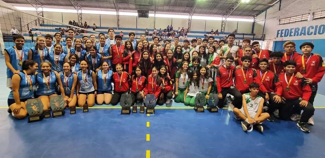 Picsart 22 10 31 11 08 07 394 Las selección de voleibol del Guayas en su rama masculina y femenina se coronaron campeones del Campeonato Nacional Menores que reunió a las provincias de Pichincha, Manabí y Esmeraldas.