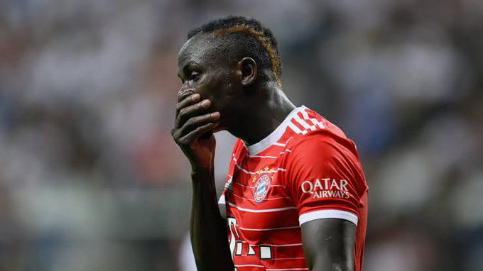 FhESGAsXkAECUcR Sadio Mané se retiró lesionado en el partido entre el Bayern de Múnich y el Werder Bremen, encendiendo las alarmas en Senegal a días de su debut en la Bundesliga. La estrella senegalesa abandonó el campo por lesión, generando preocupación en el conjunto africano y en el equipo bávaro.