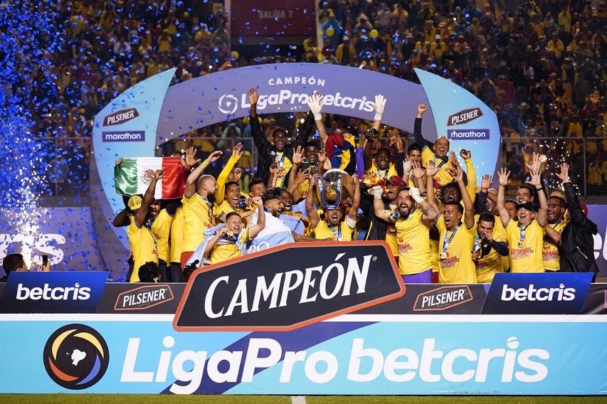 img 0805 Luego de 77 años de espera Sociedad Deportiva Aucas se proclamó campeón de la Liga Pro 2022, tras empatar a 0 con Barcelona SC en la final de vuelta, jugada la noche de este domingo 13 de noviembre del 2022, en la ‘Caldera del sur’ Gonzalo Pozo Ripalda.