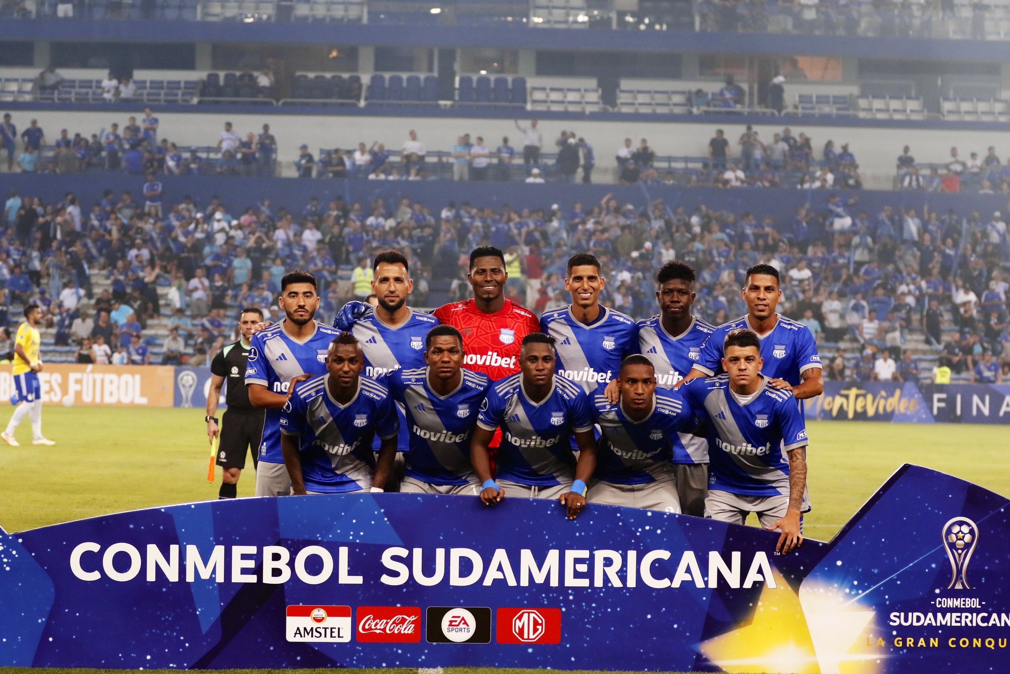 img 2267 Emelec se clasificó a los octavos de final de la Copa Sudamericana y es el segundo equipo ecuatoriano en esta fase. El conjunto eléctrico empató sin goles en el George Capwell anteSporting Cristal, pero por el resultado obtenido en la ida (1-0) pudieron avanzar en este torneo