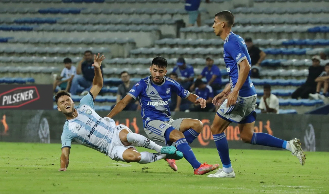 ac063dcf 96d6 45f7 8240 17d6fb375ff1 El Club Sport Emelec enfrenta múltiples desafíos esta temporada, incluyendo lesiones en jugadores clave como Carlos Villalba. La mala racha continúa afectando al equipo en su próximo encuentro contra Delfín.