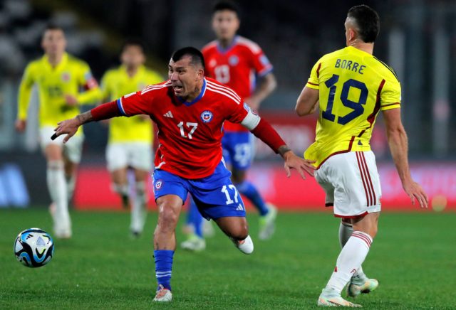 chichichilelele 640x436 1 Chile empata sin goles ante Colombia en un partido intenso por las Eliminatorias Sudamericanas. A pesar de las oportunidades, ambos equipos no lograron concretar, dejando el marcador en 0-0.