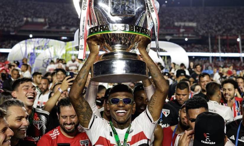 img 9643 Sao Paulo ganó este domingo su primer título de la Copa do Brasil tras empatar 1-1 y superar en el global a Flamengo,que además de la decepción por el resultado adverso, ahora tiene en serias dificultades al entrenador argentino Jorge Sampaoli.