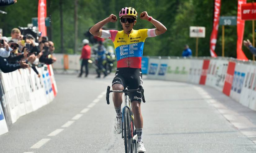 img 0131 1 La competencia ciclística conocida como Tre Valli Varesine trajo consigo una actuación destacada de Richard Carapaz en su búsqueda de competir al más alto nivel. El ciclista ecuatoriano obtuvo el subcampeonato en la clásica lo que catapulta su nivel a puertas de los Juegos Panamericanos a disputarse en Santiago de Chile.