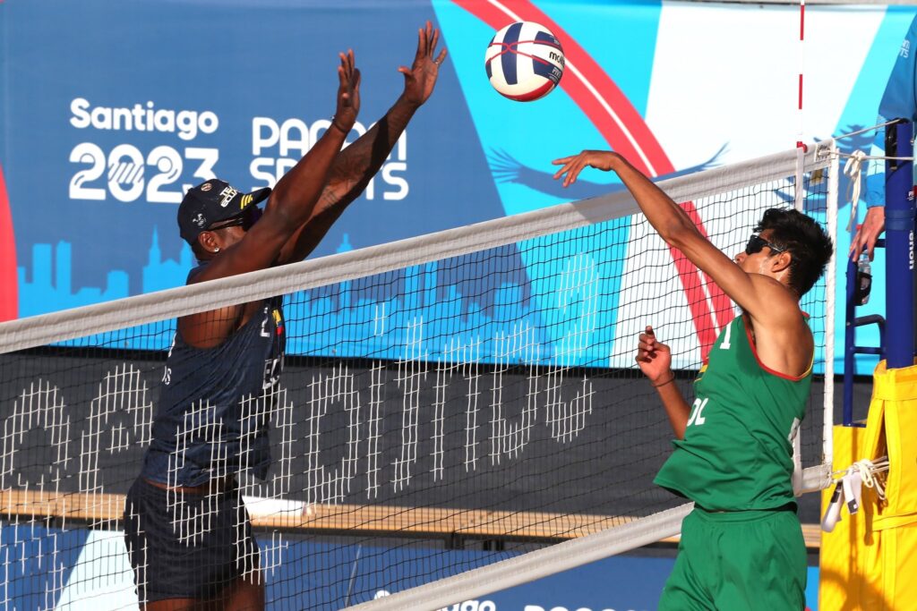 img 1573 1 La selección de ecuatoriana de voleibol Playa hizo historia al conseguir un nuevo triunfo y por ende la clasificación a cuatros de final que invita a soñar a todos los ecuatorianos, José Tenorio más conocido como “Fusíl” y Dany “la bestia”León, dejaron fuera sin ninguna posibilidad de entrar a la siguiente ronda a su similar de Bolivia al ganar 2-0 (23/21 y 21/10) por la ronda 16.