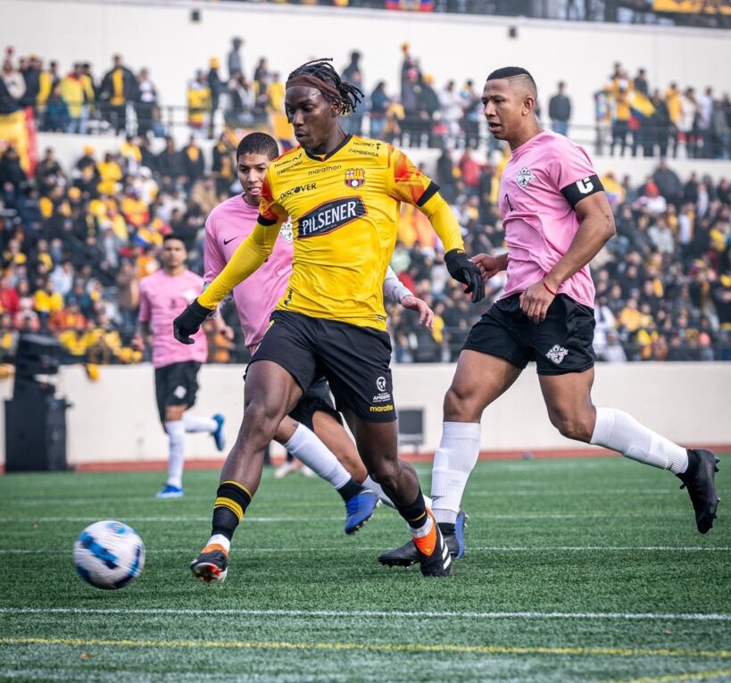 image Barcelona SC realizó su “noche amarilla” con total éxito en New Jersey con más de 8mil boletos vendidos en el HinchLiffe Stadium. Los toreros enfrentaron al equipo de Unisamba FC.