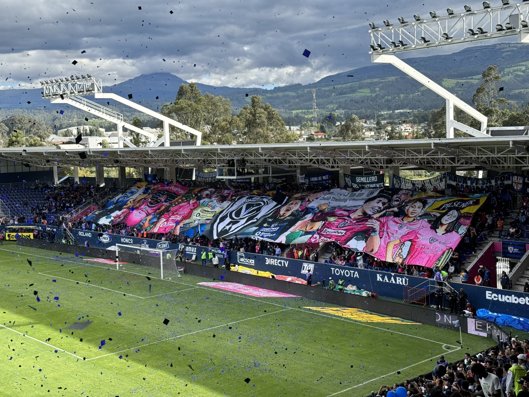 img 6764 1 El consejo de Liga Pro resolvió de manera unánime el regreso de las banderas gigantes más conocidas como “trapos” por las barras organizadas de los equipos de fútbol.