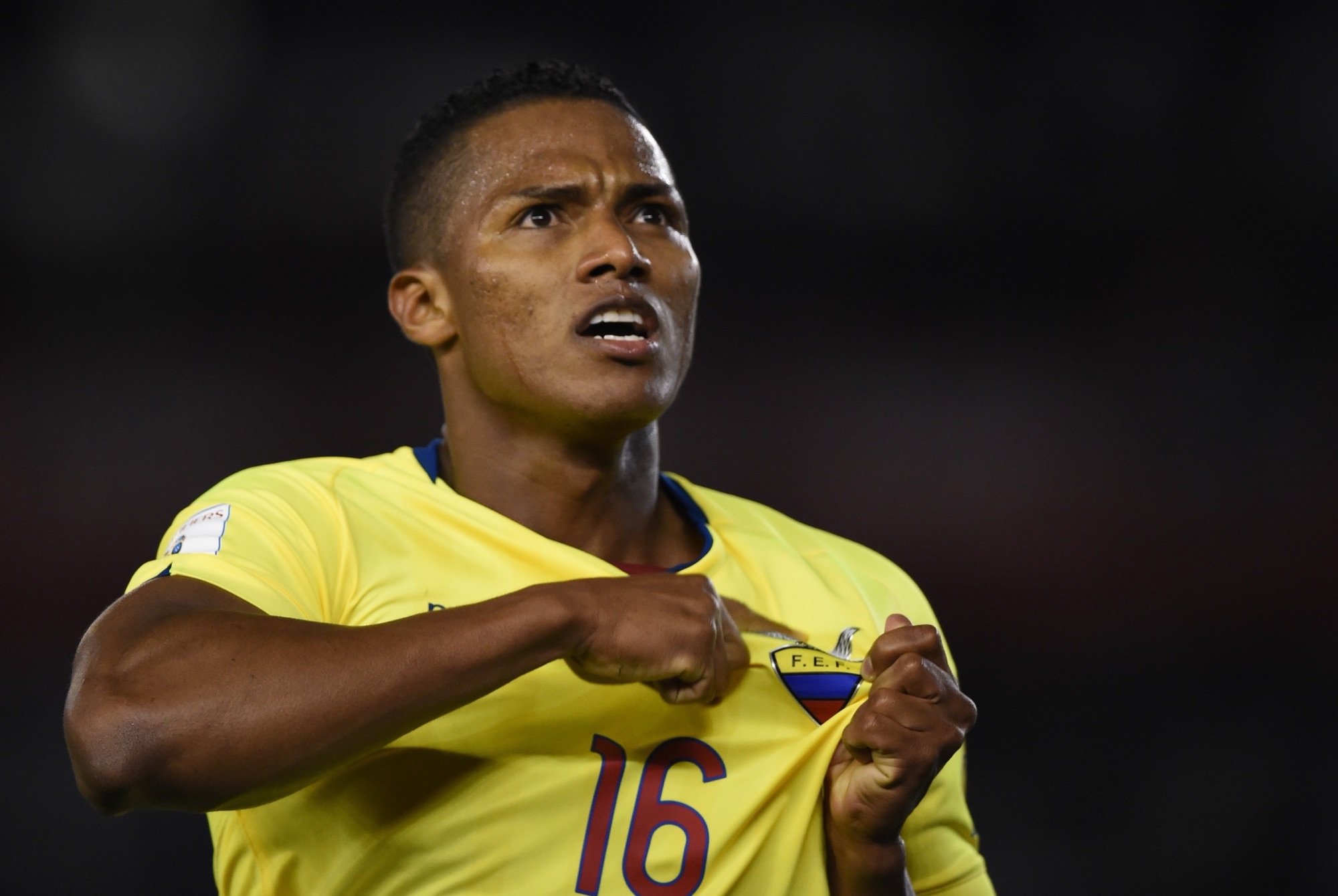 img 9062 1 Antonio Valencia, emblemático jugador de la Selección Nacional, ha dedicado unas palabras motivadoras a los integrantes del equipo previo al trascendental encuentro contra Argentina en los cuartos de final de la Copa América. En una entrevista exclusiva con El Canal del Fútbol, el exfutbolista del Manchester United enfatizó la importancia de mantener la concentración y la unidad en el campo, dejando de lado las distracciones como la admiración hacia figuras como Lionel Messi.