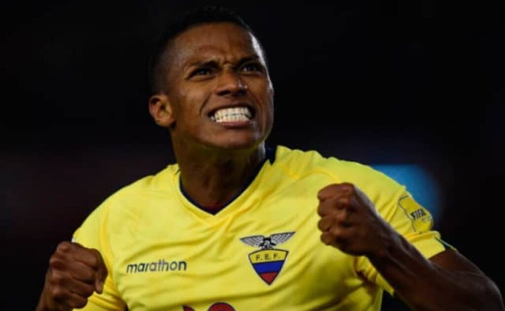 img 9063 2 1 Antonio Valencia, emblemático jugador de la Selección Nacional, ha dedicado unas palabras motivadoras a los integrantes del equipo previo al trascendental encuentro contra Argentina en los cuartos de final de la Copa América. En una entrevista exclusiva con El Canal del Fútbol, el exfutbolista del Manchester United enfatizó la importancia de mantener la concentración y la unidad en el campo, dejando de lado las distracciones como la admiración hacia figuras como Lionel Messi.