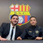 img 9413 1 Byron Castillo firma con Barcelona para volver al club que impulsó su carrera y recuperar su mejor nivel. El lateral ya se puso la amarilla y los aficionados están emocionados por su regreso.