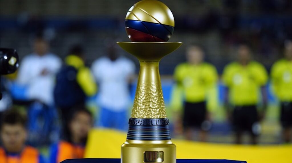 img 9739 La Copa Ecuador ya tiene definido el cuadro de la Segunda Fase para esta edición 2024. Este lunes se llevó a cabo el sorteo para determinar los cruces de los 16avos de final y el camino de los 32 equipos que disputarán esta fase. En esta etapa, los equipos de la Serie A serán visitantes al enfrentarse a clubes de categorías inferiores, creando un escenario emocionante y lleno de sorpresas en el torneo.