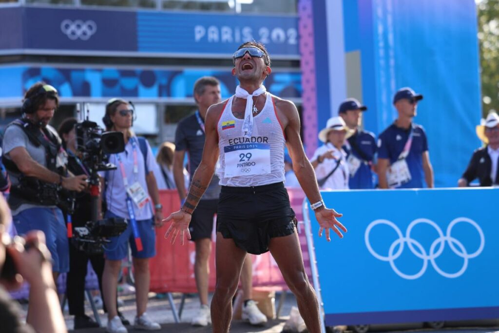 Daniel Pintado gana oro paris 2024 Hace apenas un mes, Daniel Pintado proclamaba con determinación: "Quiero ganar una medalla en París". Hoy ese sueño se ha hecho realidad, y el cuencano se inscribe en la historia del deporte ecuatoriano.