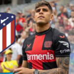 Piero Hincapie al atletico de madrid En las últimas horas, ha surgido la posibilidad de que Piero Hincapié deje el Bayer Leverkusen, y ya se especula sobre su próximo destino. Aunque el futuro del ecuatoriano aún no está confirmado, el mercado de fichajes del Atlético de Madrid podría ser complicado para Hincapié debido a sus pretensiones económicas y las prioridades del equipo.