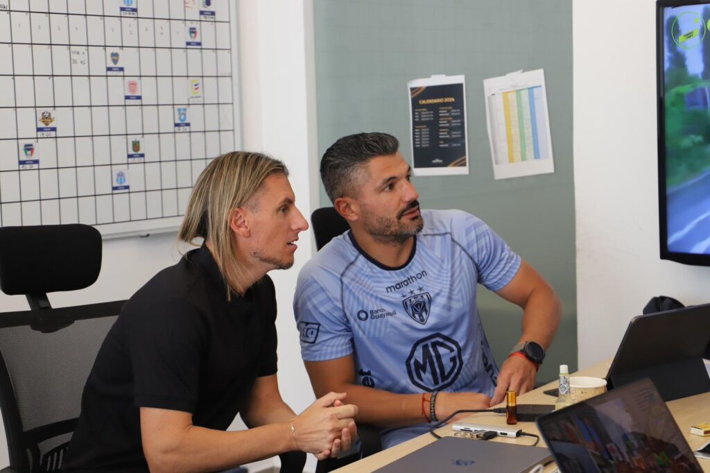 WhatsApp Image 2024 08 28 at 3.28.58 PM Esta tarde, la Federación Ecuatoriana de Fútbol (FEF) ha revelado el intenso recorrido que Sebastián Beccacece y su equipo técnico han realizado en menos de dos semanas desde su nombramiento como director técnico de la selección ecuatoriana, La Tri.