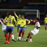 futbol femenino Tras la medalla de oro de Estados Unidos en los Juegos Olímpicos, la FIFA actualizó este viernes 16 de agosto el ranking femenino donde las estadounidenses volvieron al TOP1 tras un año de ausencia. Este logro reafirma el dominio continuado del equipo estadounidense en el fútbol femenino, consolidándose como una verdadera potencia en la disciplina. El equipo ha demostrado su valía en varios torneos internacionales y su regreso a la cima del ranking es un testimonio de su arduo trabajo y dedicación.