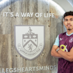 image 18 El extremo ecuatoriano Jeremy Sarmiento deja al Brighton y se vuelve a ir cedido a un equipo de la Championship inglesa, el Burnley. Esta es la tercera experiencia de Sarmiento en la segunda división de Inglaterra, después de su paso por el West Bromwich Albion y el Ipswich Town, equipo con el que logró el ascenso a la Premier League la temporada pasada.