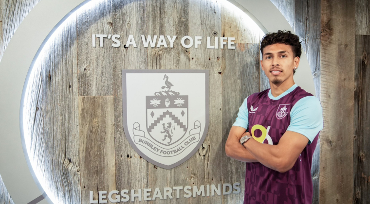 image 18 El extremo ecuatoriano Jeremy Sarmiento deja al Brighton y se vuelve a ir cedido a un equipo de la Championship inglesa, el Burnley. Esta es la tercera experiencia de Sarmiento en la segunda división de Inglaterra, después de su paso por el West Bromwich Albion y el Ipswich Town, equipo con el que logró el ascenso a la Premier League la temporada pasada.