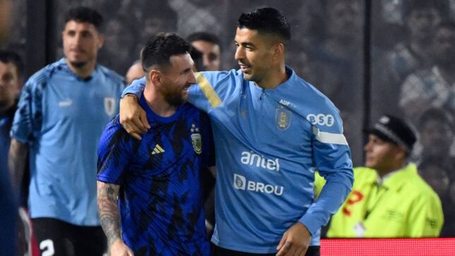 WhatsApp Image 2024 09 03 at 6.06.31 PM El astro argentino Lionel Messi ha dedicado unas sentidas palabras a su amigo y ex compañero de equipo, Luis Suárez, quien recientemente anunció su retiro de la selección de Uruguay. A través de sus redes sociales, Messi expresó su admiración y cariño hacia Suárez, destacando su legado tanto dentro como fuera del campo.