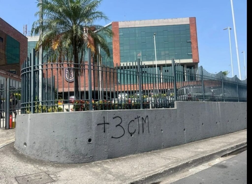 WhatsApp Image 2024 09 13 at 10.19.53 AM El día jueves se llevó a cabo en la Federación Ecuatoriana de Fútbol la reunión para llegar a una resolución sobre la sanción de -3 puntos que se encuentra vigente contra el Club Sport Emelec desde hace ya varias semanas.