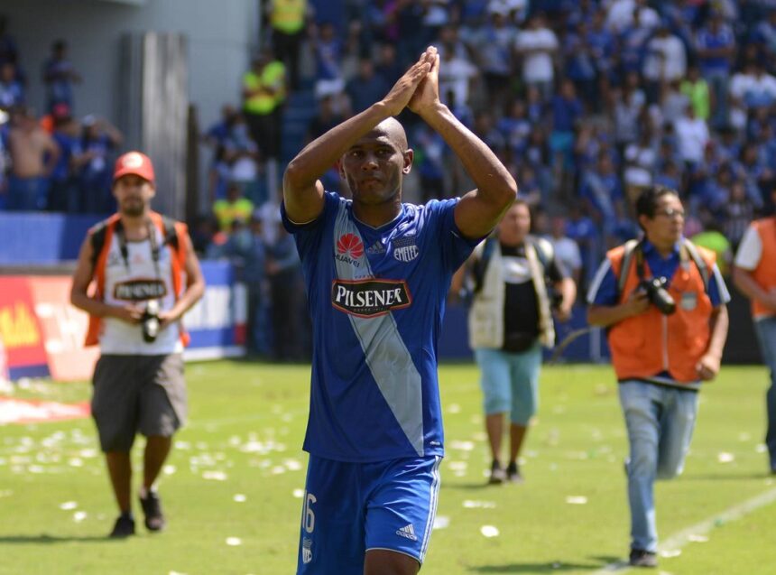 bagui En exteriores del estadio Capwell despues del partido que enfrentó al Emelec vs Técnico Universitario, Óscar Bagüí, ex jugador del conjunto eléctrico, expresó su alegría tras el primer gol de su hijo, Diogo Bagüí, como profesional.