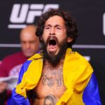 chito Marlón Vera, el destacado peleador de UFC, hará historia el 6 de septiembre de 2024 al convertirse en el primer ecuatoriano en desfilar en la New York Fashion Week. Vera, conocido por su dominio en el octágono, participará en la presentación de la colección "AMÉRICA" Spring Summer 2025 del diseñador Willy Chavarria. Esta aparición marca un significativo cruce entre el deporte y la moda, mostrando la versatilidad del atleta y su influencia global.