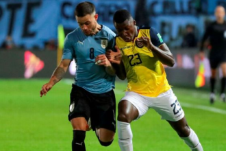 ecuador El próximo 15 de octubre, el encuentro entre Ecuador y Uruguay en el marco de las eliminatorias sudamericanas rumbo a la Copa del Mundo 2026 será dirigido por una terna arbitral de nacionalidad chilena.