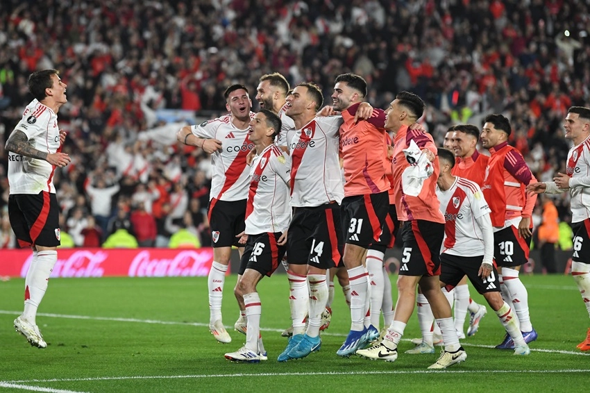 image 17 River Plate se ha clasificado a las semifinales de la Copa Libertadores tras vencer a Colo Colo por 1-0 en el Más Monumental. El único gol de la noche fue anotado por Facundo Colidio a los 16 minutos.