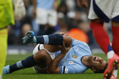 image 23 Rodrigo Hernández, mediocampista del Manchester City, no volverá a vestirse de celeste esta temporada 2024/25. Era un secreto a voces desde hace varios días, a pesar de que el club no había emitido un comunicado oficial al respecto. Fue Pep Guardiola, su técnico, quien lo confirmó este viernes en rueda de prensa.