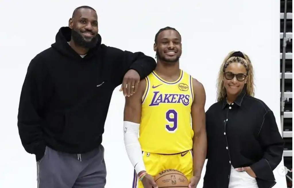 image 22 Los fanáticos del mejor básquet del mundo podrán relajarse, ya que después de muchos meses, la NBA volverá a tener un poco de acción con la preseason, torneo que durará 18 días antes del arranque oficial de la competición.