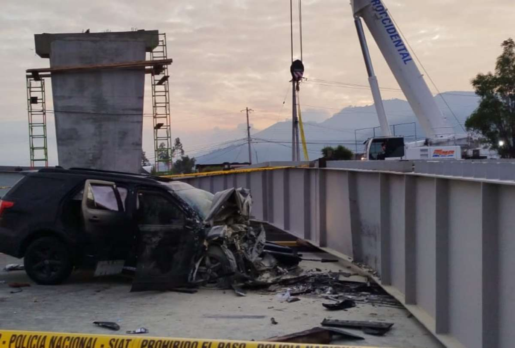 image 25 Esta mañana se ha reportado un fuerte accidente automovilístico en Quito, donde los reportes preliminares de la Policía Nacional confirman que el jugador de LDU Marco Angulo resultó herido. El siniestro ocurrió a la altura del Puente 8 en la autopista General Rumiñahui.