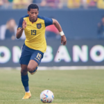 image 32 Gonzalo Plata, jugador de la Selección Ecuatoriana, ya está sintiendo la emoción por lo que será el duelo ante Bolivia, que se disputará en noviembre en el Estadio Monumental. En zona mixta posterior al partido contra Uruguay, el talentoso extremo expresó su entusiasmo al decir: "Es muy lindo, con la familia, los amigos ahí. En Guayaquil, los estadios se llenan más. La gente apoya y grita mucho más. Va a ser una motivación jugar allí".