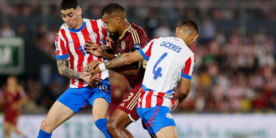 image 36 Las Eliminatorias Sudamericanas están más al rojo vivo que nunca, después de haber concluido la Fecha 10, que dejó resultados con un panorama más ajustado en la lucha por un lugar en el Mundial. Esta jornada fue testigo de una gran cantidad de goles y actuaciones destacadas que determinan el futuro de varias selecciones.