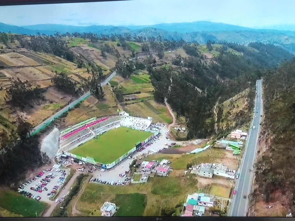 image 5 El Ponchito, no podrá jugar en el estadio de Echaleche debido a una decisión judicial reciente. Tras una audiencia que se llevó a cabo en Ambato, se ha negado la acción de protección que el club interpuso contra el municipio local, buscando así poder utilizar este escenario deportivo para sus partidos.