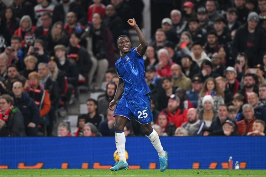 image Después de un gran partido con el Chelsea ante el Manchester United el pasado domingo, Moisés Caicedo fue elegido entre los 11 mejores jugadores de la semana de la Premier League.