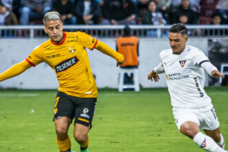 643b43ca9b0c785d095e4f26 Luego de la pausa por la fecha FIFA, la Liga Ecuabet vuelve con un partidazo. Este viernes 17 de octubre, Liga de Quito y Barcelona SC se enfrentarán en el estadio Rodrigo Paz Delgado, por la fecha 2 del hexagonal final. Ambos aspiran a un cupo directo a la Copa Libertadores 2026; ya que están lejos del líder, Independiente del Valle.