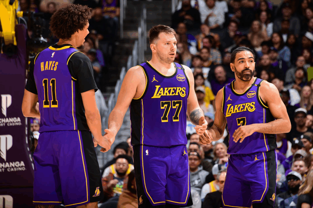 ¡LA NBA REGRESA! Estos son los dos primeros juegos de la temporada 3 image 15 La espera terminó. Este martes por la noche arranca oficialmente la temporada 2025/26 de la NBA, y lo hará a lo grande: con el estreno del campeón defensor, una ceremonia especial y dos enfrentamientos de altísimo calibre entre equipos que sueñan con el anillo.