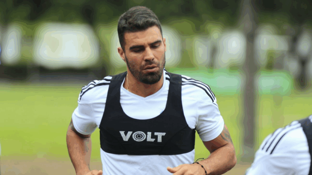 ¡Alexander González anuncia su salida de Emelec! 2 image 18 El lateral venezolano Alexander “Chamo” González confirmó que el encuentro ante Guayaquil City, correspondiente a la Copa Ecuador, fue su último partido defendiendo la camiseta de Emelec.