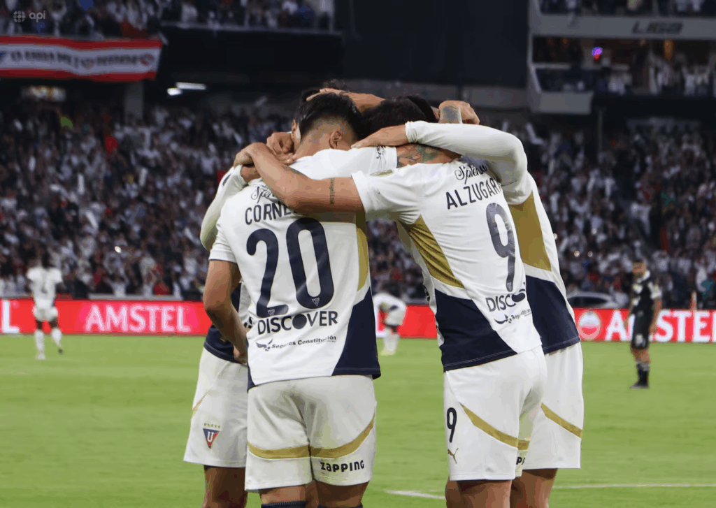 BATALLA EN LA ALTURA: LIGA DE QUITO Y PALMEIRAS SE ENFRENTAN HOY POR LAS SEMIFINALES DE COPA LIBERTADORES 1 image 19 Quito se convierte esta noche en el escenario de un vibrante capítulo histórico: Liga de Quito recibe al poderoso Palmeiras por la ida de las semifinales de la Copa Libertadores 2025.