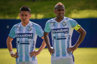 image 25 El festejo de Guayaquil City duró poco. El equipo porteño, que había celebrado su campeonato de la Serie B de Ecuador tras empatar 1-1 con Independiente Juniors, recibió una dura noticia: la Comisión Disciplinaria de la LigaPro decidió restarle tres puntos en la tabla de posiciones de la temporada 2025.