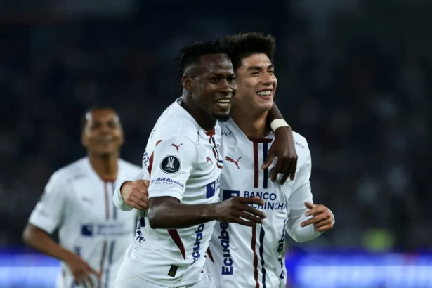 liga de quito festeja vs palmeiras 1440x810 Después de 17 años, Liga de Quito volvió a una semifinal de Copa Libertadores de América. El matagigantes obtuvo una gran ventaja por el partido de ida ganando 3-0 a Palmeiras, en el Estadio Rodrigo Paz Delgado.