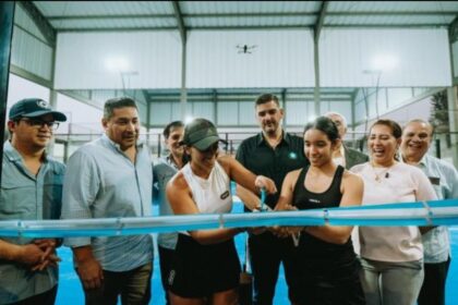 1000219660 El nuevo complejo de pádel en Urdesa, inaugurado por el alcalde Aquiles Álvarez, ha encendido el debate. Con una inversión de $513.000, el Municipio promete que este deporte “ya no será solo para aniñados”.