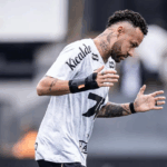image 14 El Santos FC vive una de las etapas más delicadas de su historia reciente y el futuro de Neymar Jr. vuelve a estar en el centro del debate. De acuerdo con información de ESPN Brasil, el club reconoce internamente que la continuidad del delantero sería prácticamente imposible si el equipo pierde la categoría, debido al enorme peso económico y deportivo que representa su contrato.